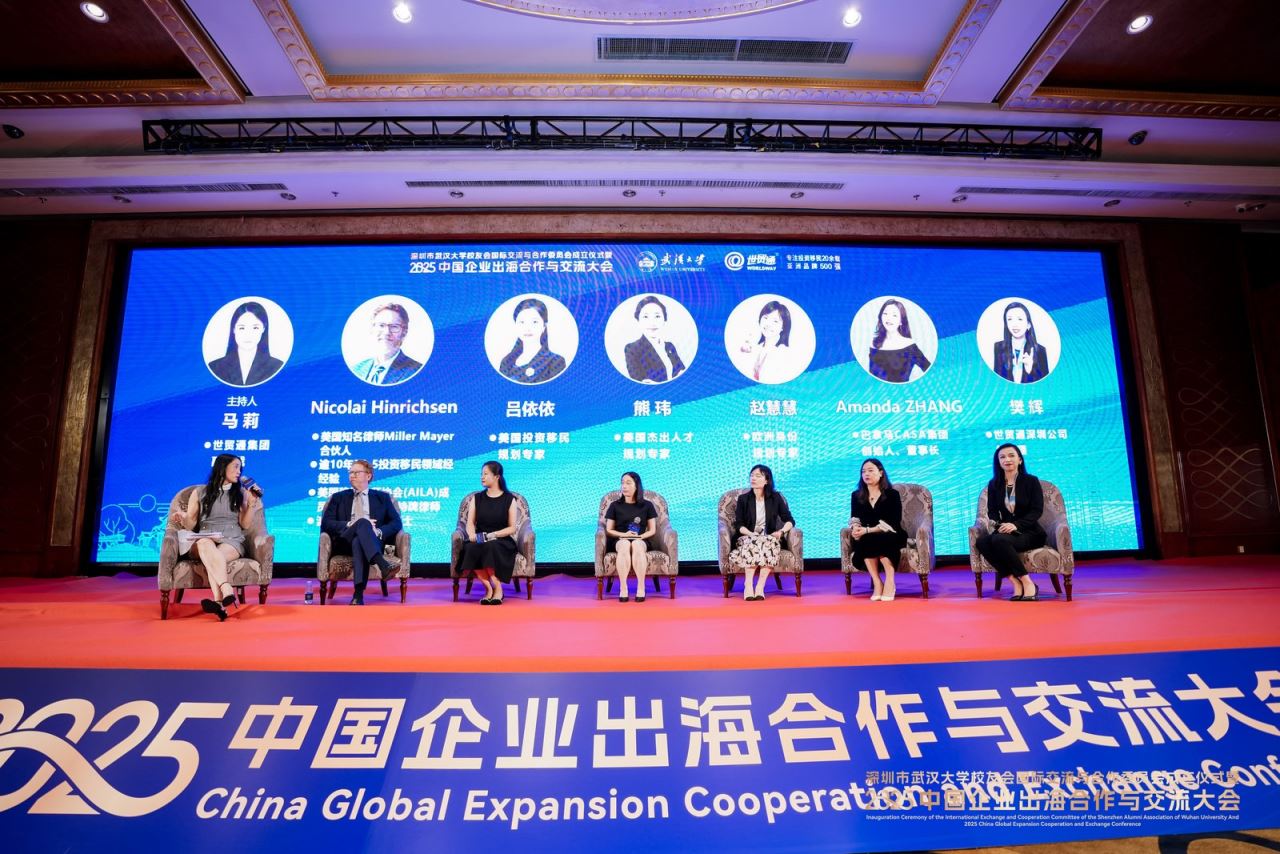 圓桌論壇環節，聚焦企業出海核心挑戰，深度對話探尋企業全球化突圍之路。在“企業出海與身份規劃”議題中，由世貿通集團副總裁馬莉女士主持，率領美國知名律師Miller Mayer合伙人Nicolai Hinrichsen先生、美國投資移民規劃專家呂依依女士、美國杰出人才規劃專家熊瑋女士、歐洲身份規劃專家趙慧慧女士、巴拿馬CASA集團創始人兼董事長Amanda ZHANG女士、世貿通深圳公司總經理樊輝女士，重點探討企業全球化過程中企業出海與企業主所面臨的簽證壁壘、工作權壁壘及身份壁壘問題